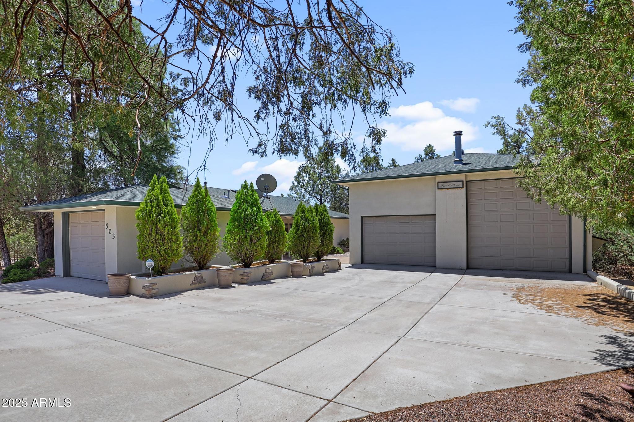 503 West Locust Road Payson, AZ 85541 - Photo 35 of 40 a front view of a house with garden