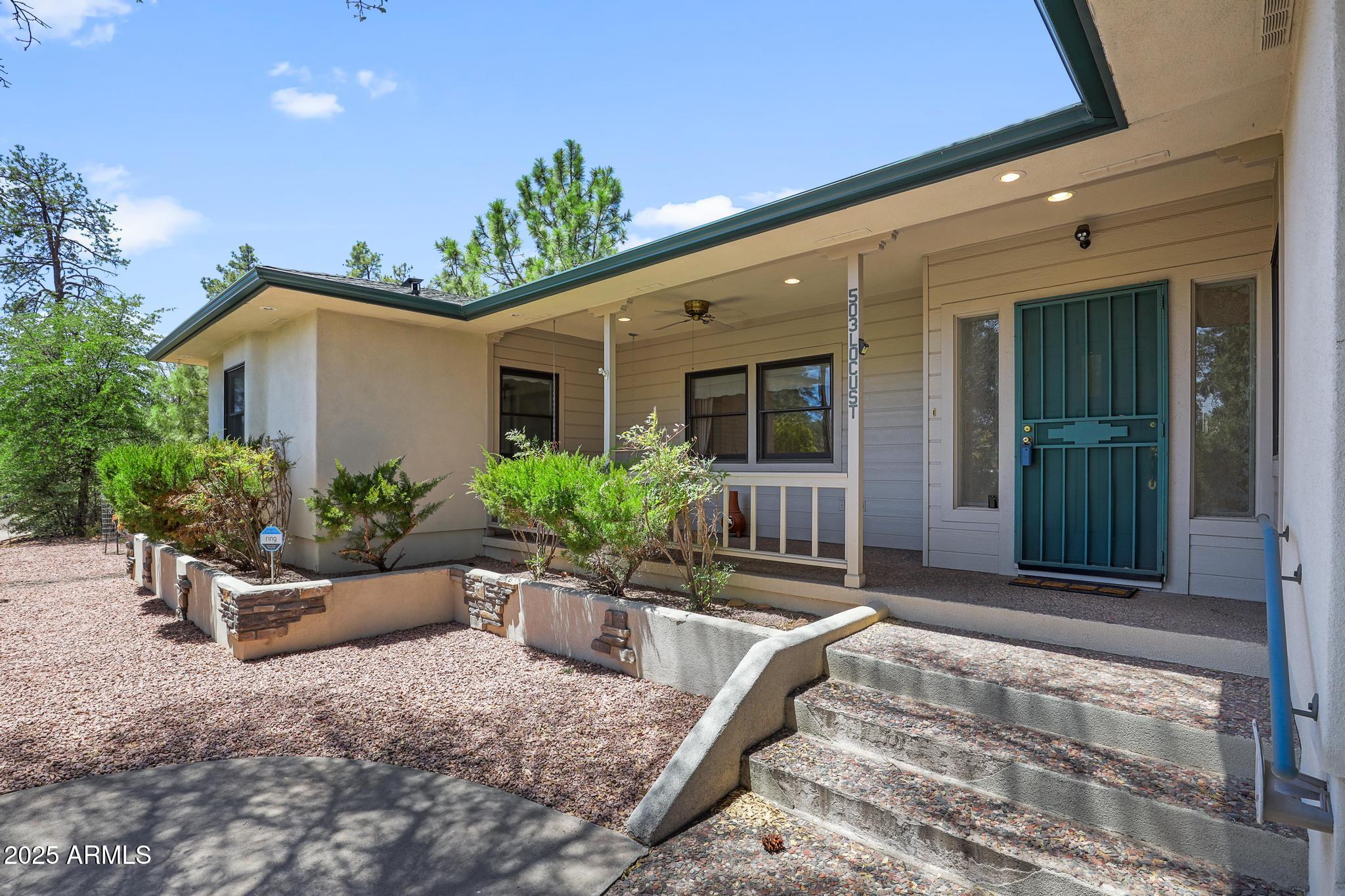 503 West Locust Road Payson, AZ 85541 - Photo 5 of 40 a house with a garden space