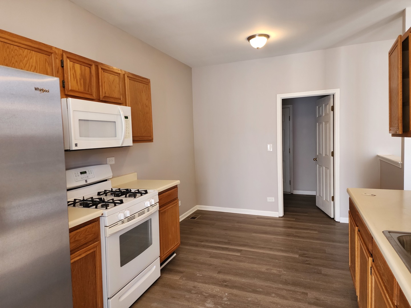 13 Brian Court Algonquin, IL 60102 - Photo 7 of 13 a kitchen with a stove and a microwave