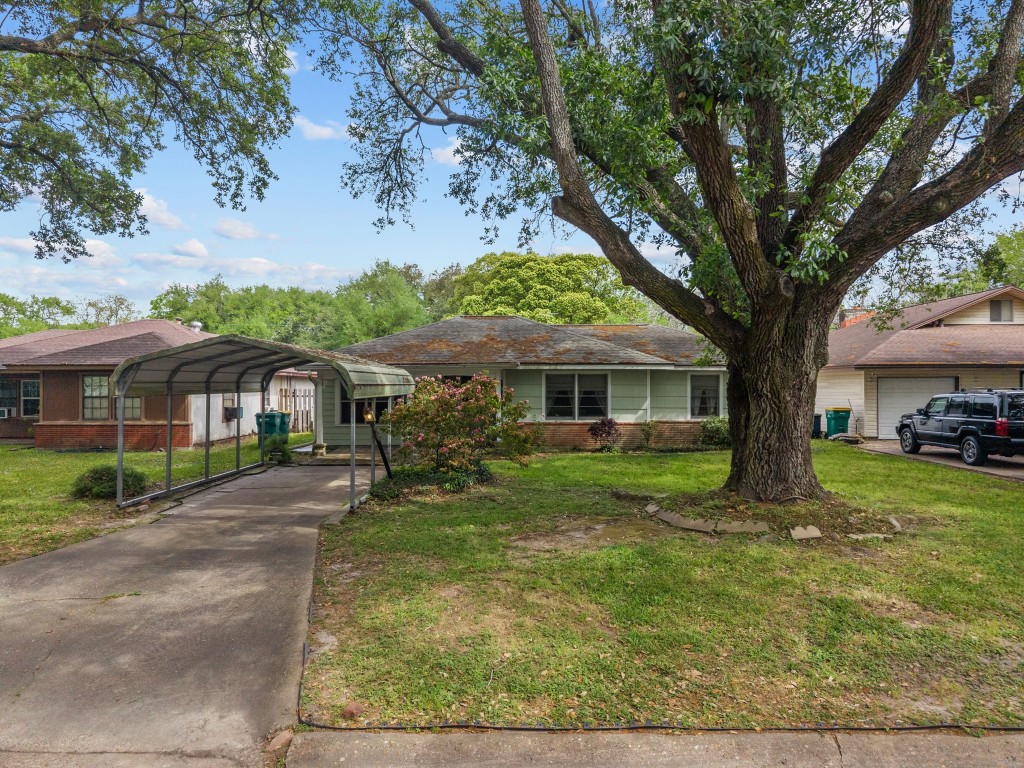 1126 Orange Street La Marque, TX 77568 - Photo 2 of 36 a front view of a house with garden