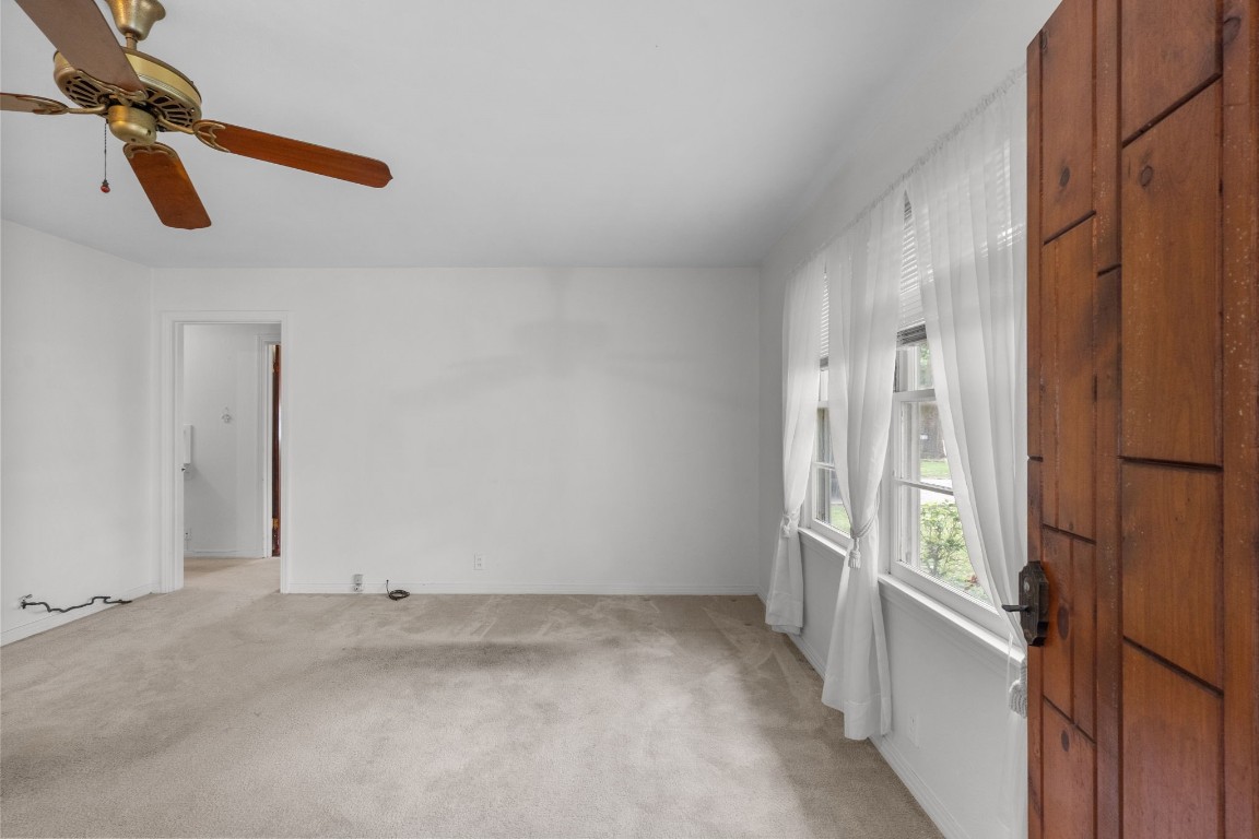 1126 Orange Street La Marque, TX 77568 - Photo 6 of 36 Enter into the living room