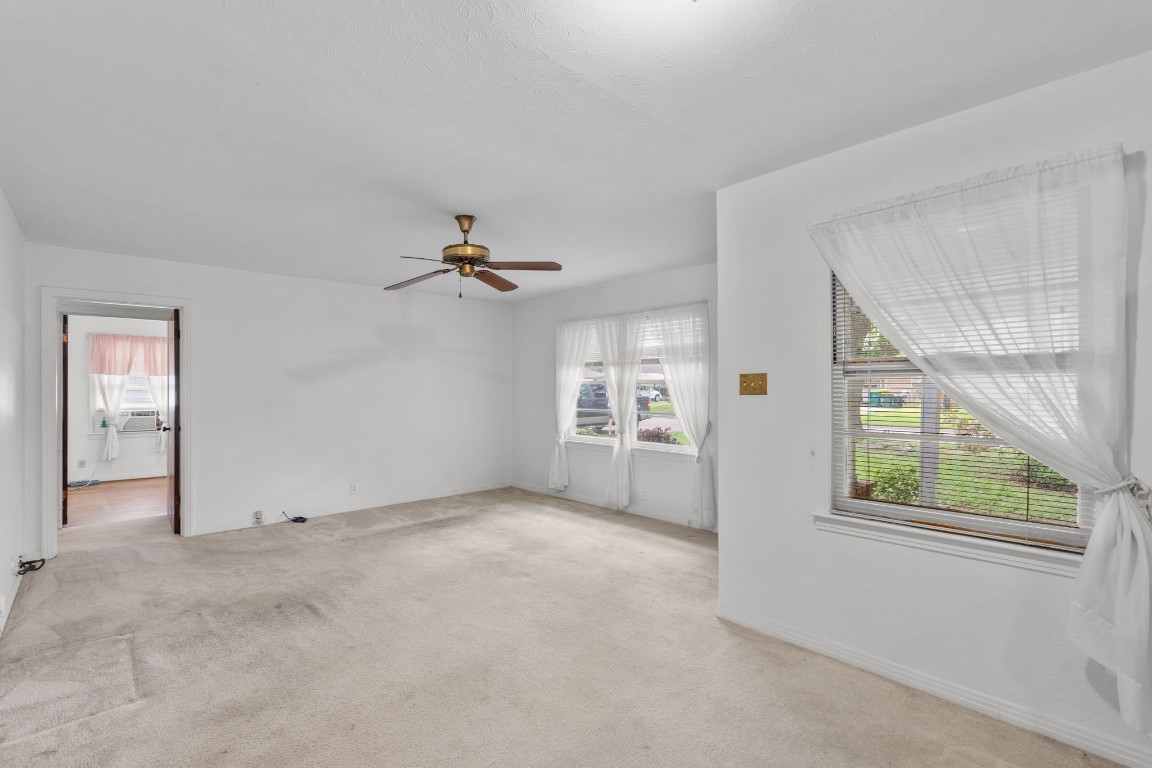 1126 Orange Street La Marque, TX 77568 - Photo 9 of 36 Living Room