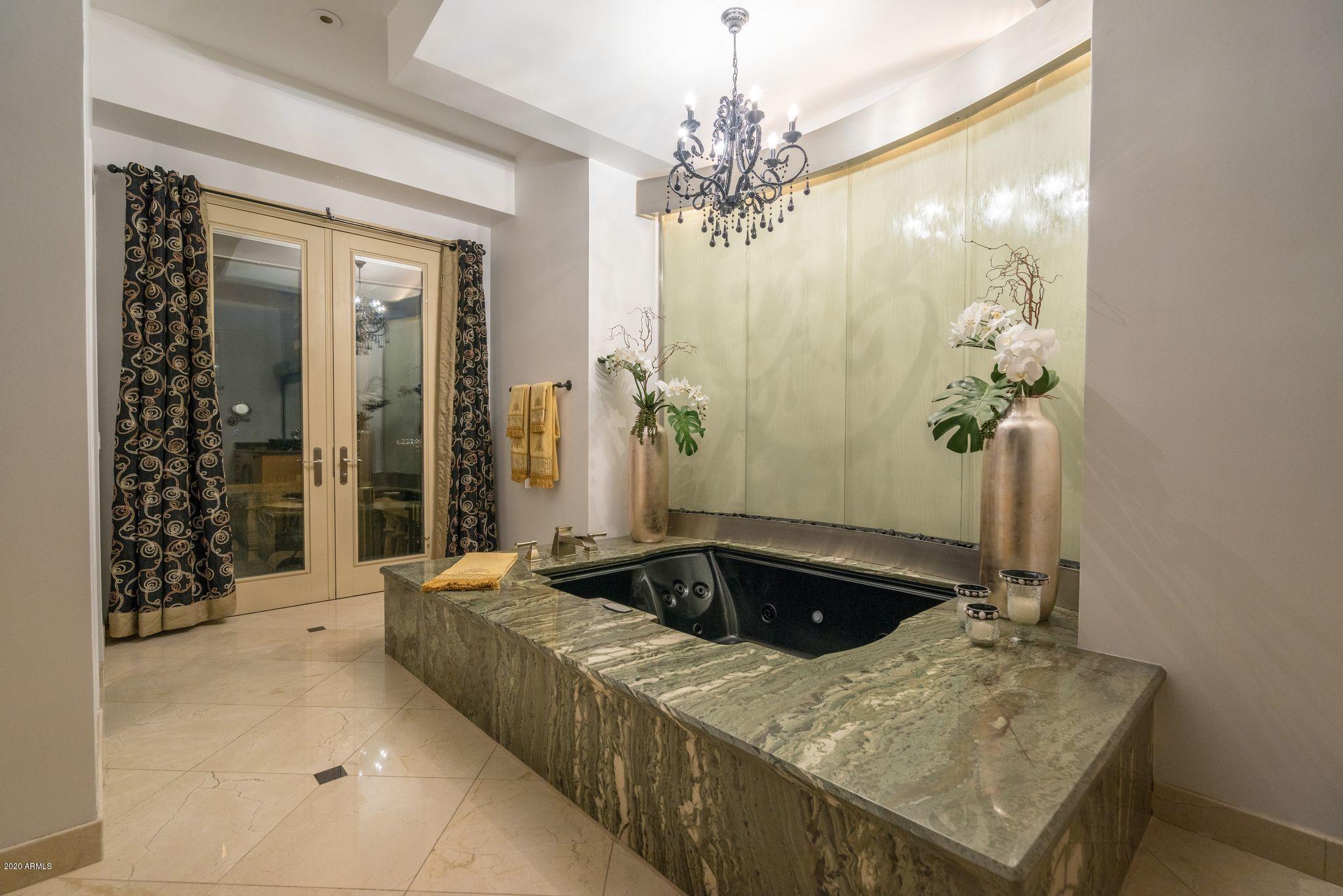 5626 East Wonderview Road Phoenix, AZ 85251 - Photo 17 of 46 Master Bath