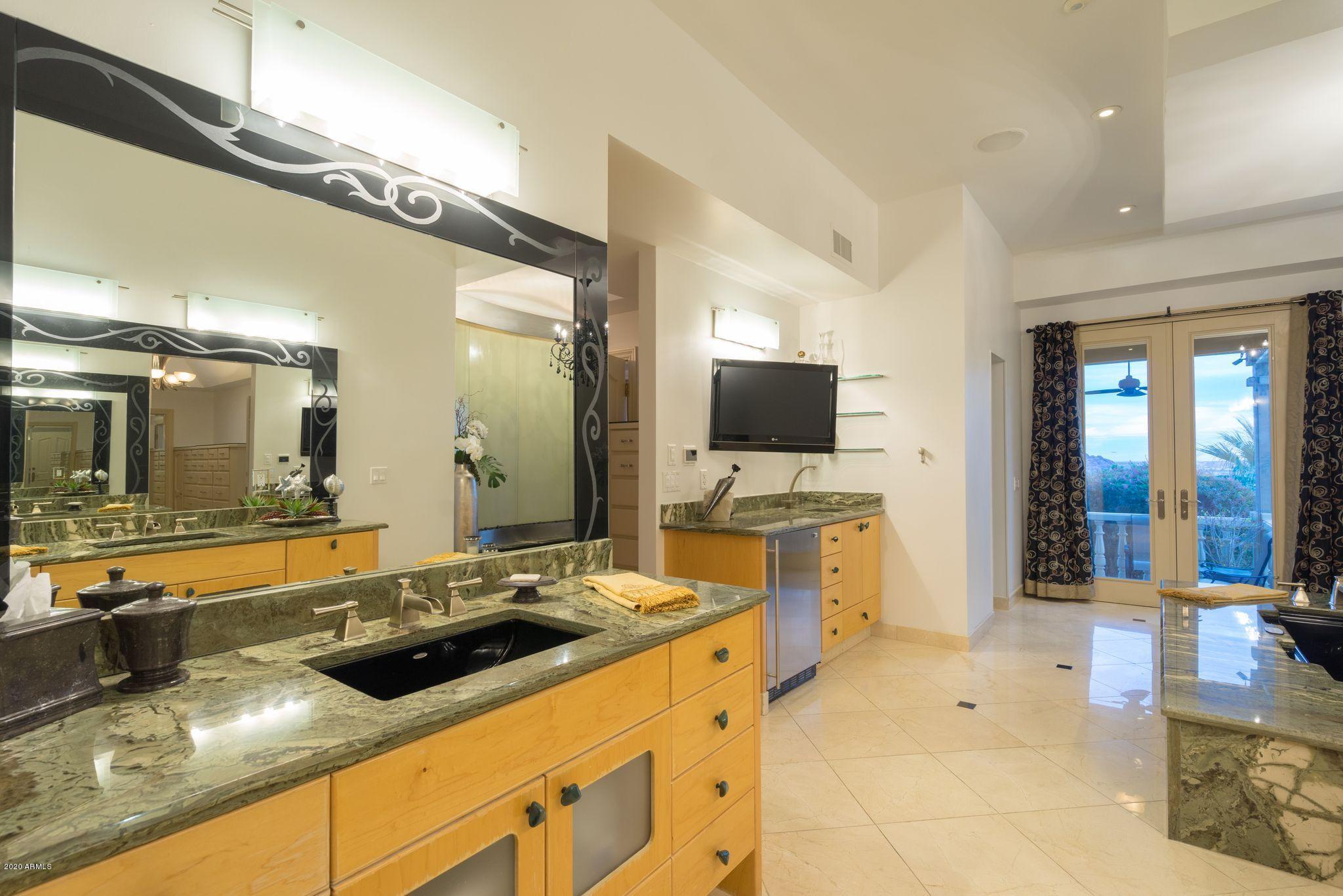 5626 East Wonderview Road Phoenix, AZ 85251 - Photo 20 of 46 Master Bath