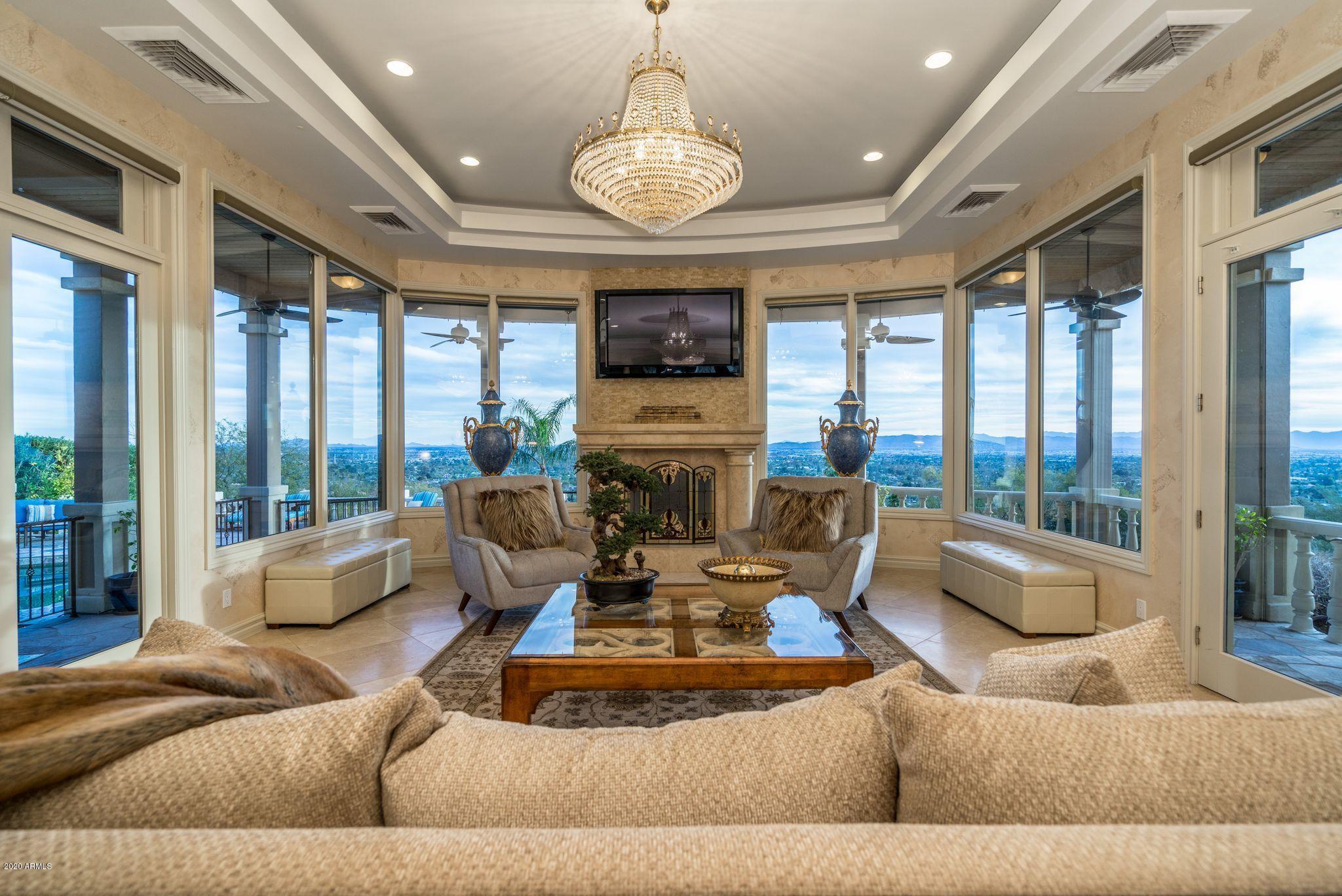 5626 East Wonderview Road Phoenix, AZ 85251 - Photo 4 of 46 Living Room