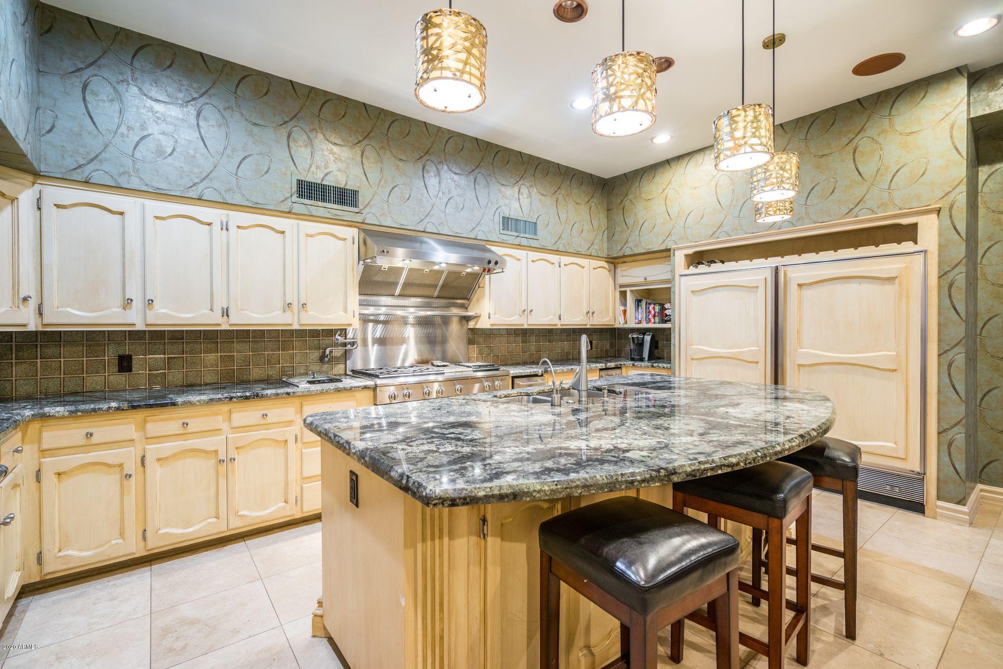 5626 East Wonderview Road Phoenix, AZ 85251 - Photo 7 of 46 Kitchen