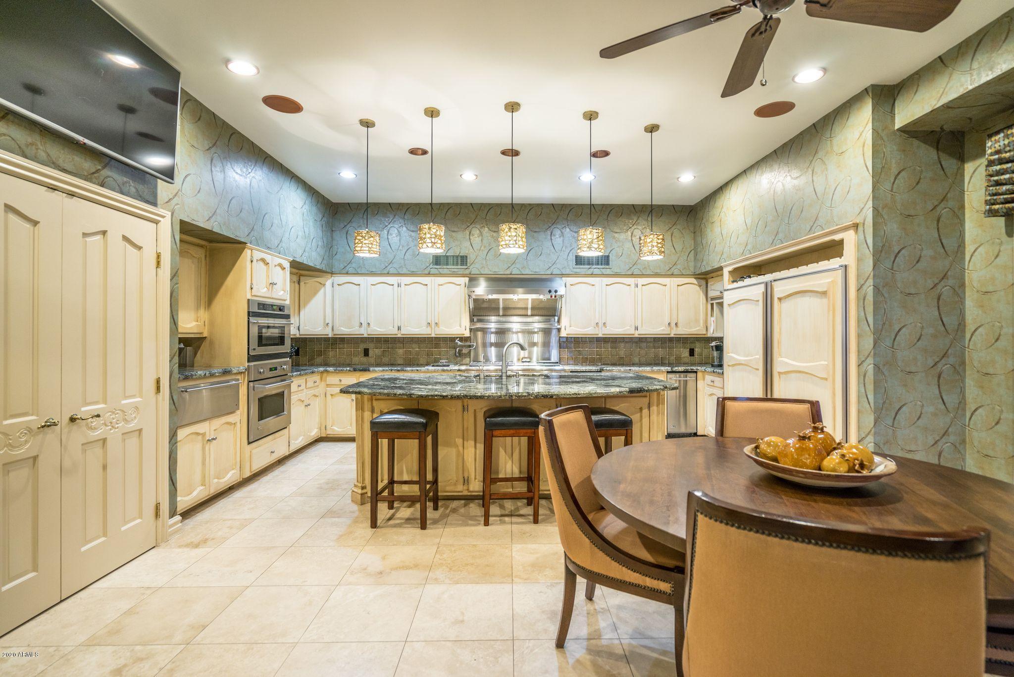 5626 East Wonderview Road Phoenix, AZ 85251 - Photo 9 of 46 Kitchen