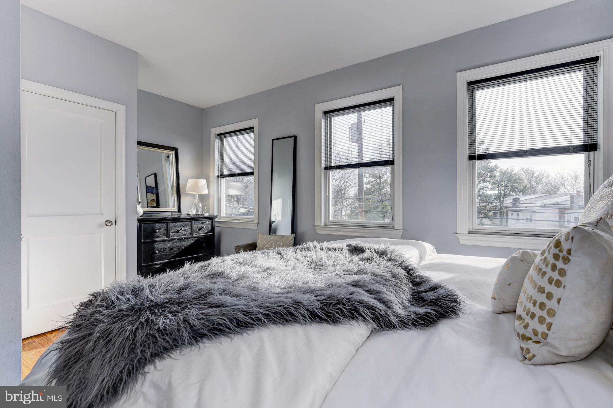 419 Upshur Street Northwest Washington, DC 20011 - Photo 11 of 30 Interior (General)