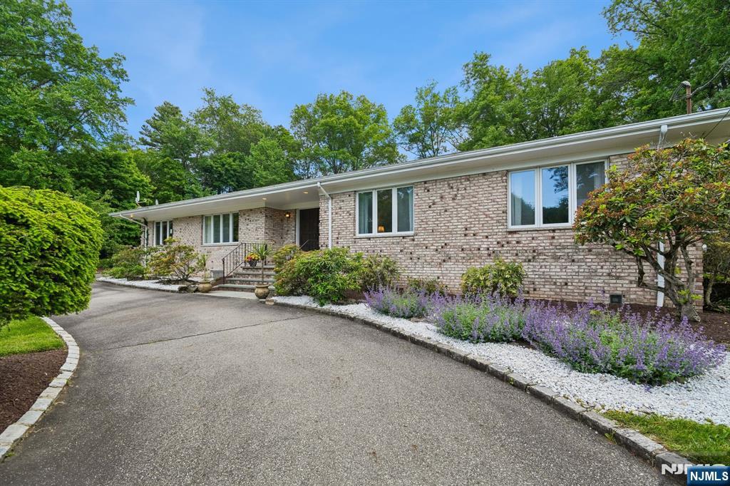 107 Arverne Road West Orange, NJ 07052 - Photo 3 of 50
