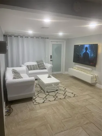 $2,500 | 4242 Southwest 49th Court, Unit 4242, Dania Beach, FL 33314