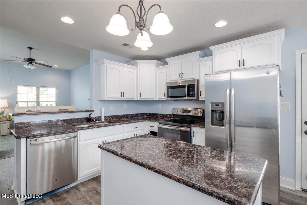 3281 Foxdale Loop Southaven, MS 38672 - Photo 7 of 20 07-Kitchen