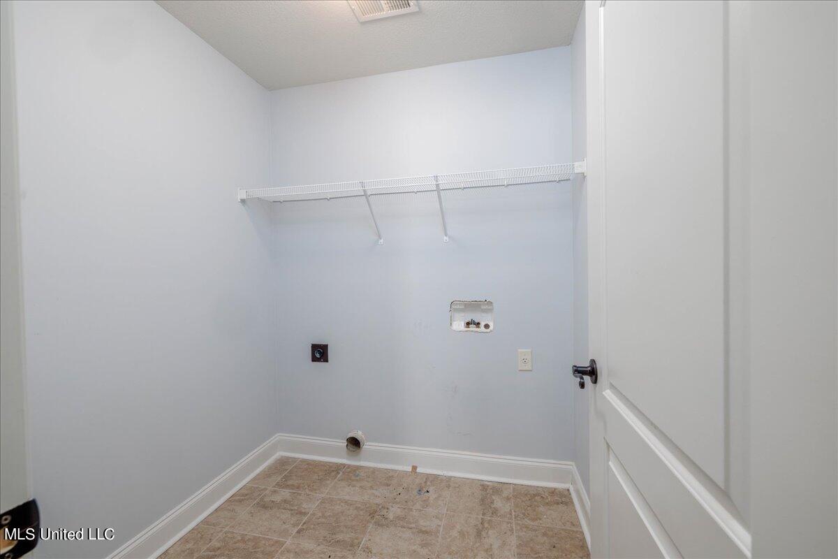 3281 Foxdale Loop Southaven, MS 38672 - Photo 9 of 20 09-Laundry