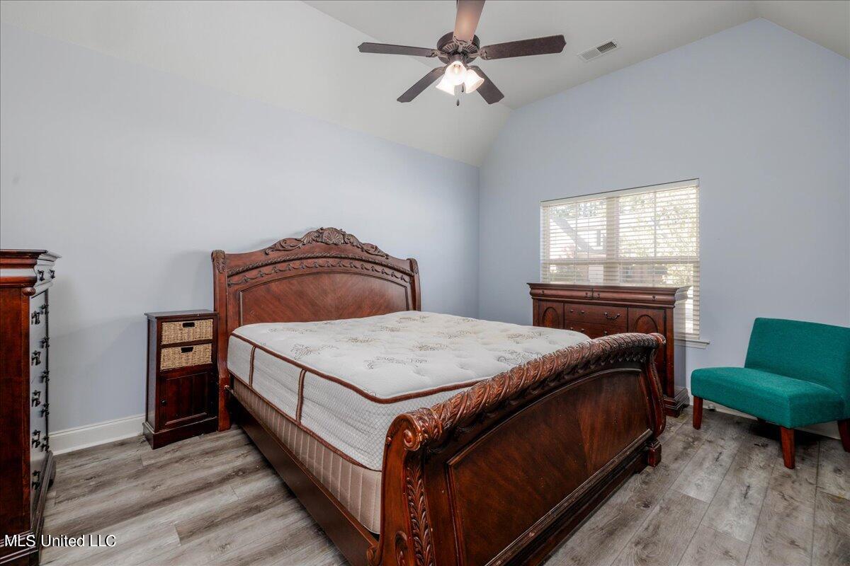 3281 Foxdale Loop Southaven, MS 38672 - Photo 10 of 20 10-Primary Bedroom