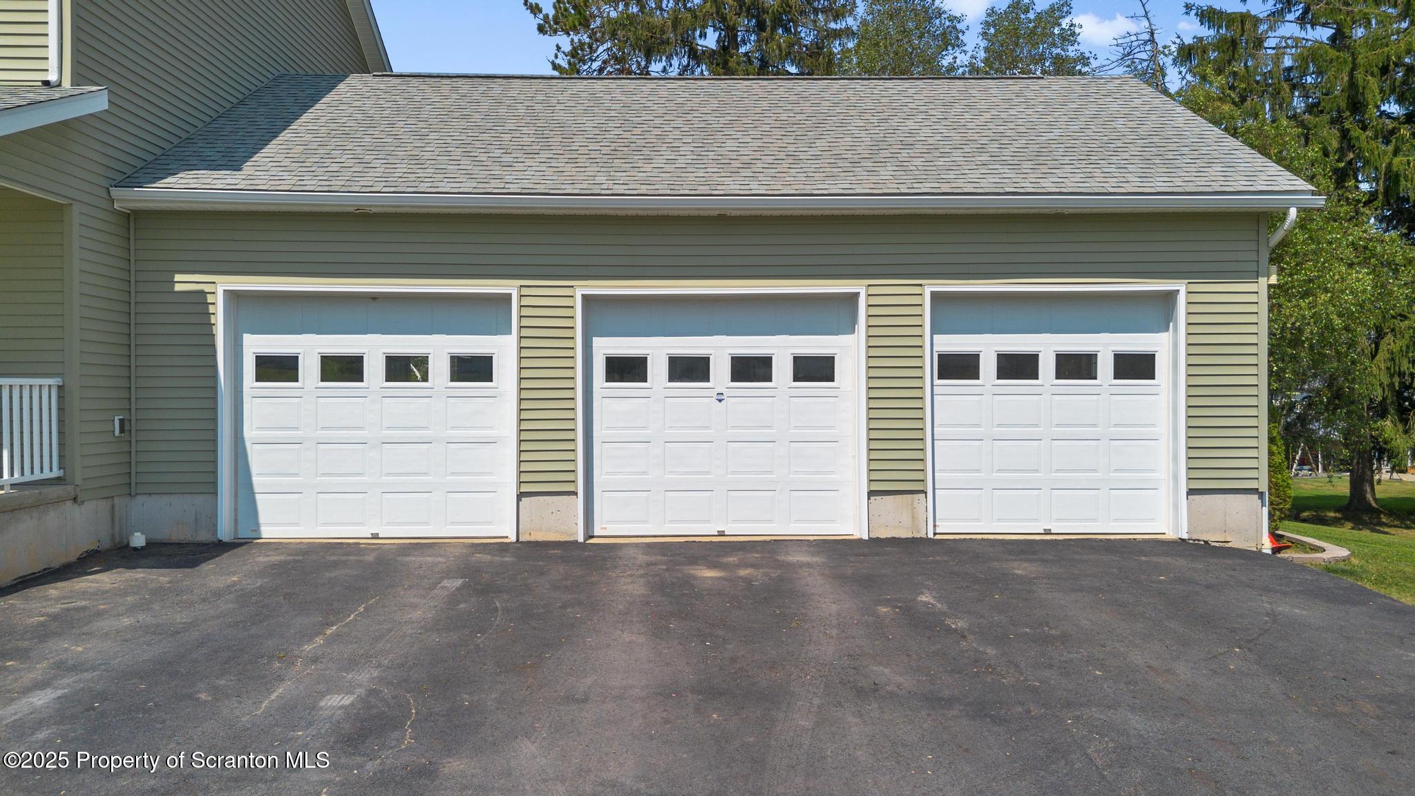 18 Doris Road Scott Township, PA 18447 - Photo 4 of 65 Room for everyone at last