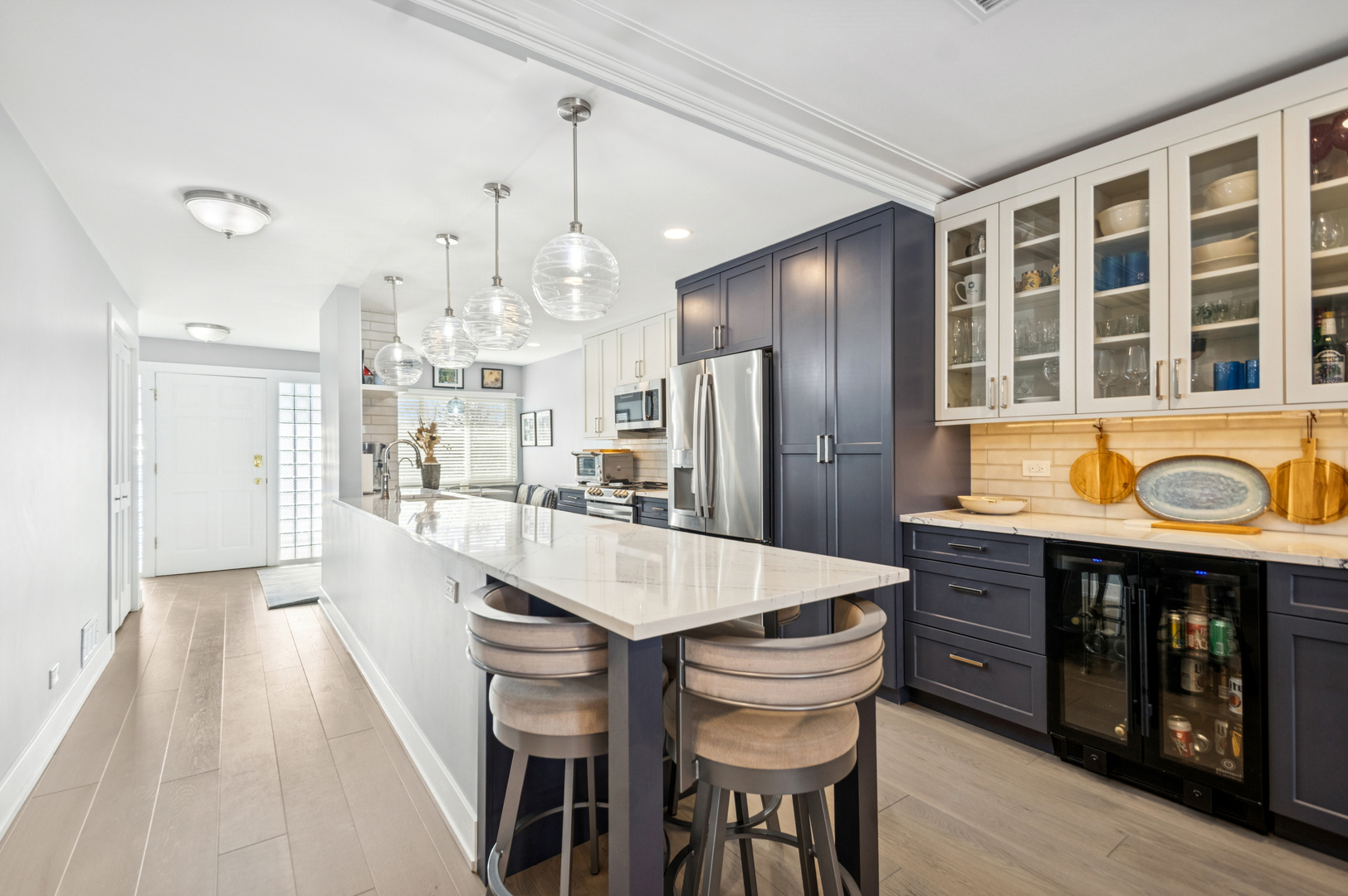 1 North Dee Road, Unit 3G Park Ridge, IL 60068 - Photo 7 of 24 a large kitchen with a table and chairs