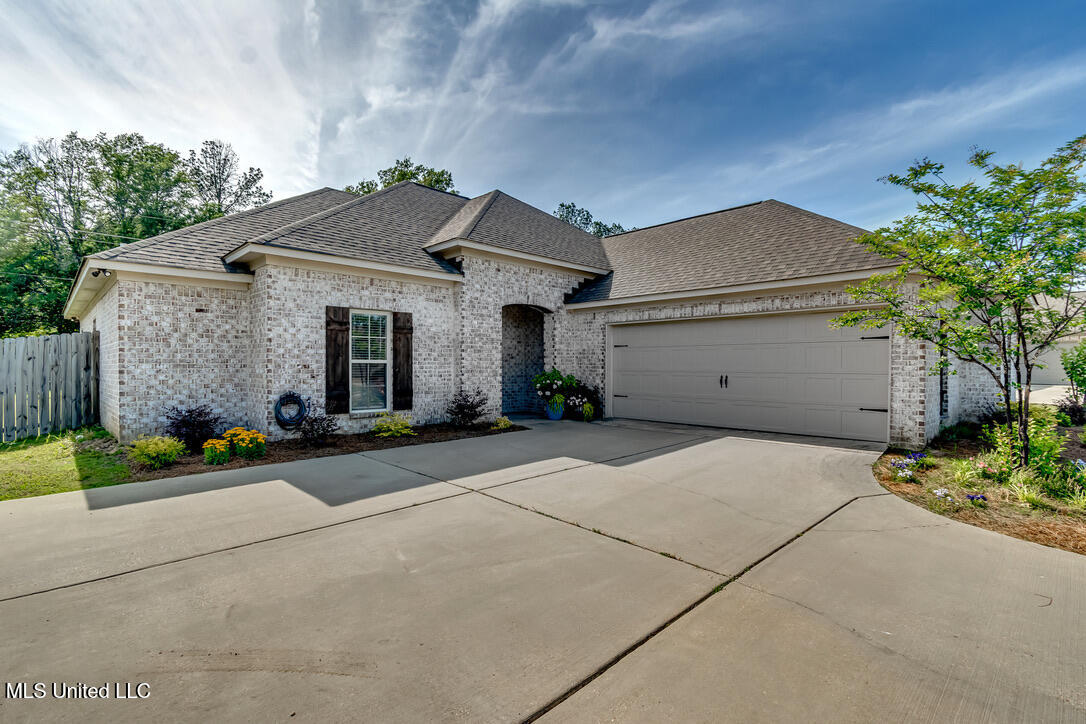 146 Western Ridge Circle Canton, MS 39046 - Photo 2 of 29 1EDDBA18-885E-48C5-B4A8-9BF29395CF67_1_1