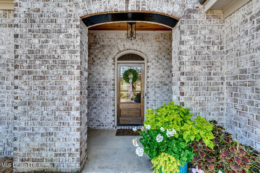 146 Western Ridge Circle Canton, MS 39046 - Photo 3 of 29 84546445-84F3-4889-8835-8DEA4A91BAC4_1_1