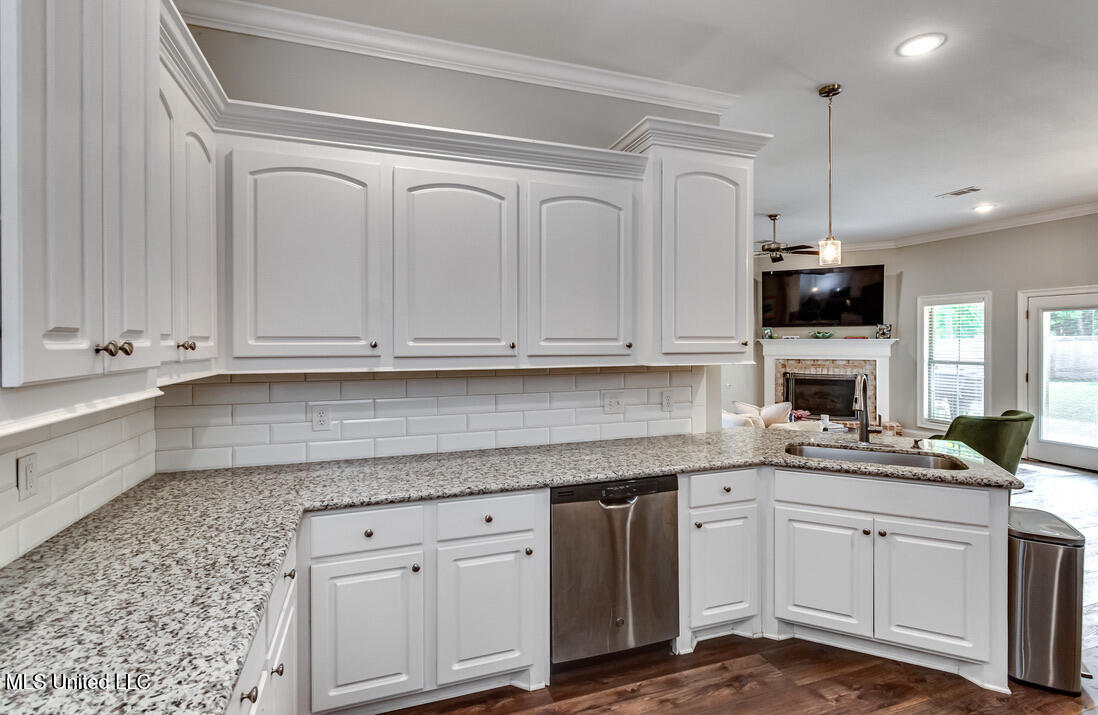 146 Western Ridge Circle Canton, MS 39046 - Photo 7 of 29 5EFDA462-2867-492D-BD4A-4661495A5882_1_1