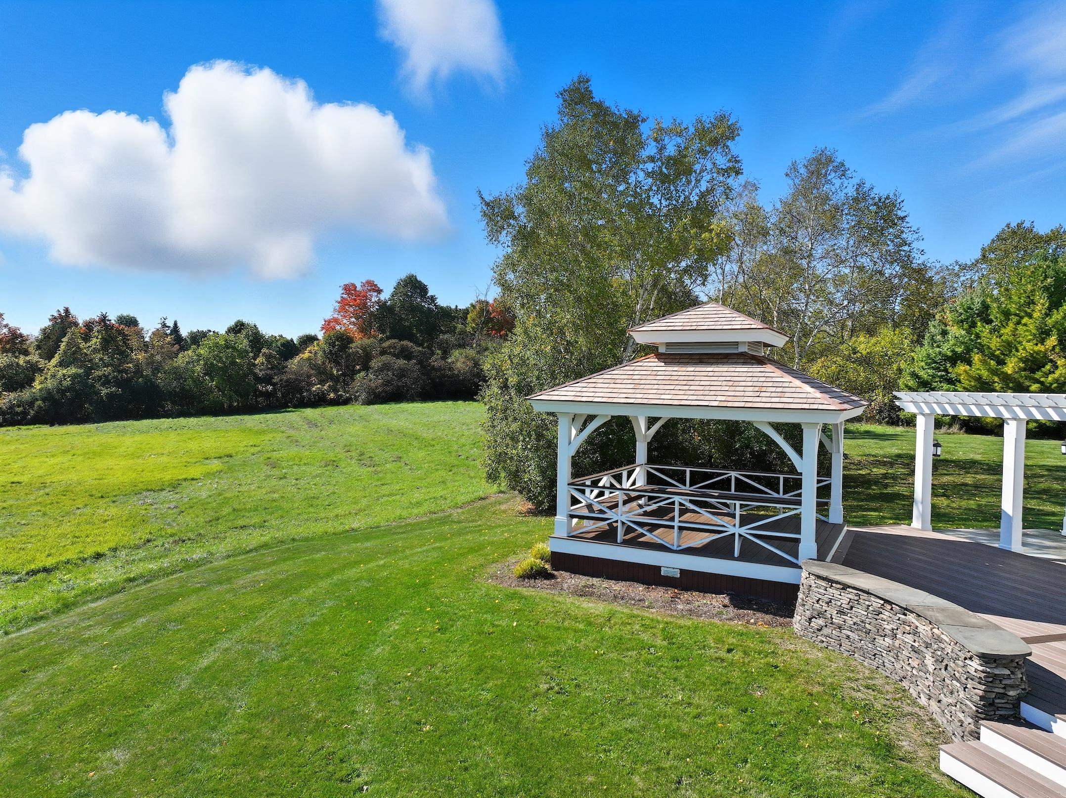 6 Luke Lane Shelburne, VT 05482 - Photo 10 of 36