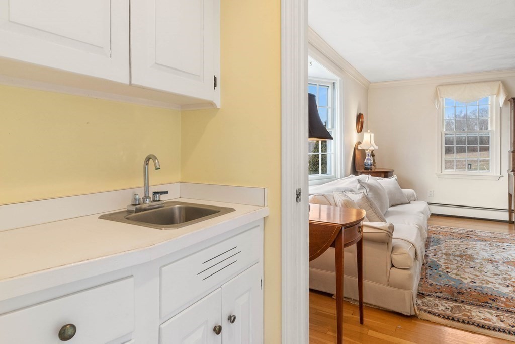 61 Wenham Road Topsfield, MA 01983 - Photo 11 of 42 Gallery Image 11
