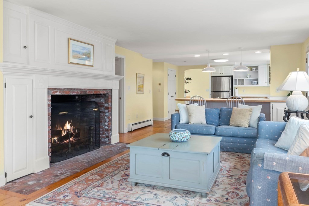 61 Wenham Road Topsfield, MA 01983 - Photo 9 of 42 Gallery Image 9