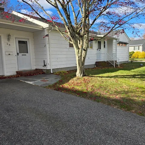 a view of a yard in front of a house