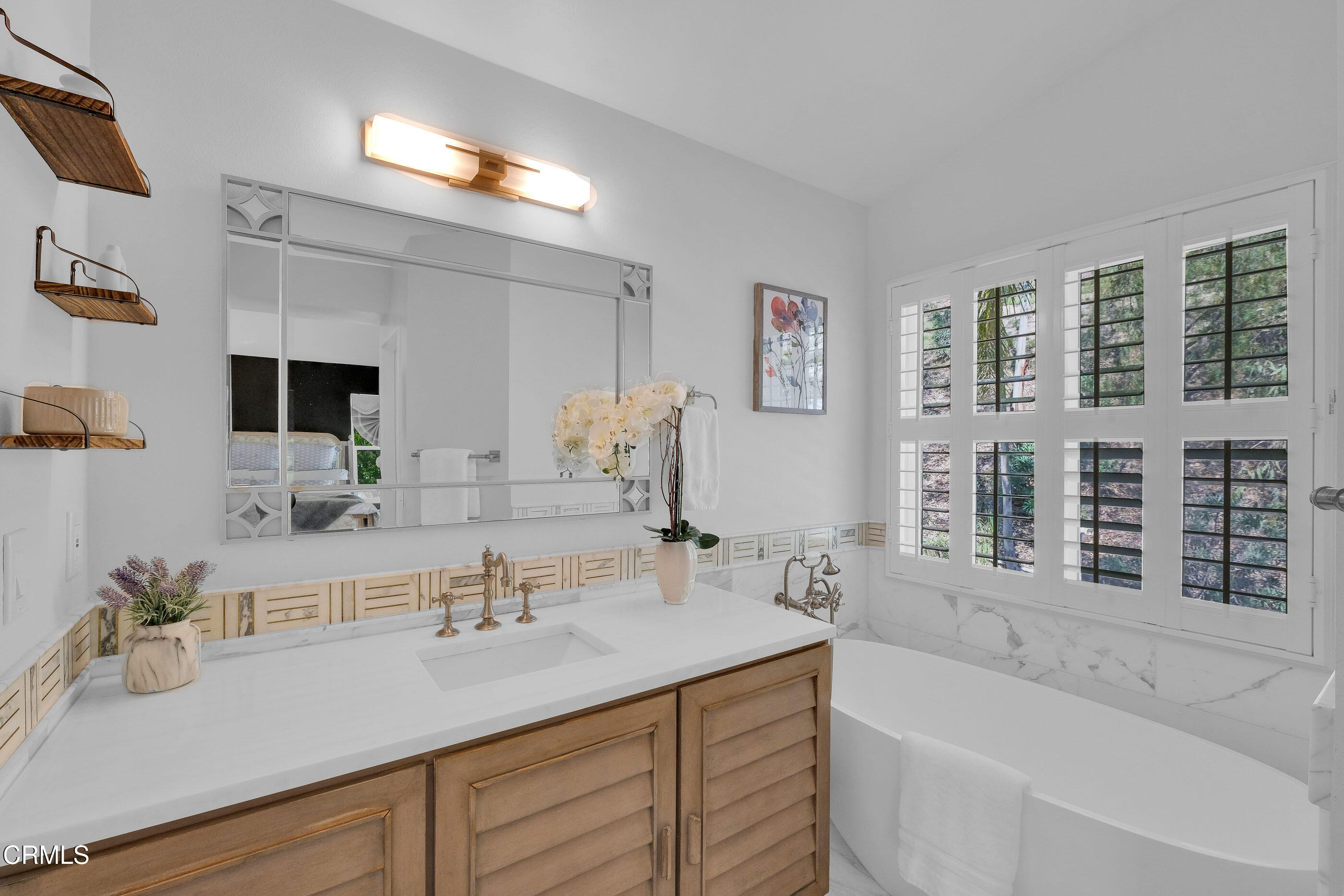 878 Calle La Primavera Glendale, CA 91208 - Photo 19 of 35 a bathroom with a tub sink and mirror