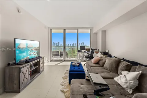 $639,000 | 16385 Biscayne Boulevard, Unit 1019, North Miami Beach, FL 33160