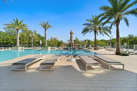 $639,000 | 16385 Biscayne Boulevard, Unit 1019, North Miami Beach, FL 33160