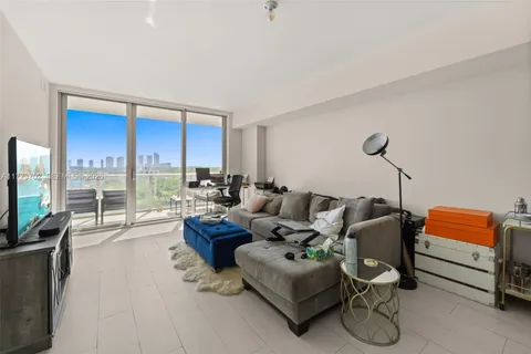 $639,000 | 16385 Biscayne Boulevard, Unit 1019, North Miami Beach, FL 33160