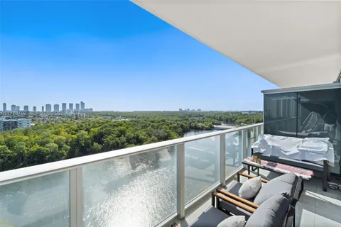 $639,000 | 16385 Biscayne Boulevard, Unit 1019, North Miami Beach, FL 33160