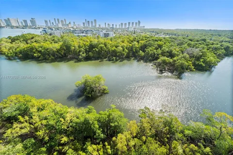 $639,000 | 16385 Biscayne Boulevard, Unit 1019, North Miami Beach, FL 33160