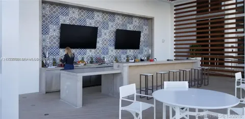 $639,000 | 16385 Biscayne Boulevard, Unit 1019, North Miami Beach, FL 33160