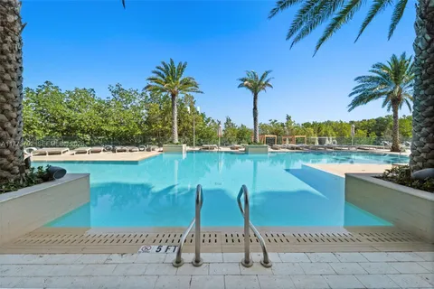 $639,000 | 16385 Biscayne Boulevard, Unit 1019, North Miami Beach, FL 33160