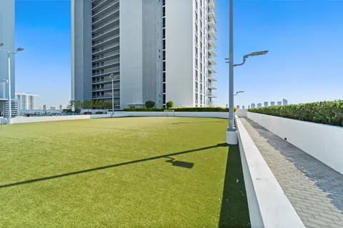 $639,000 | 16385 Biscayne Boulevard, Unit 1019, North Miami Beach, FL 33160