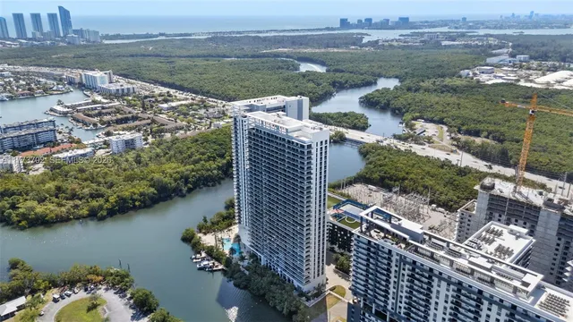 $648,000 | 16385 Biscayne Boulevard, Unit 1019, North Miami Beach, FL 33160