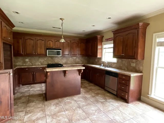 $279,900 | 221 Pearlie Owens Drive, Byram, MS 39272