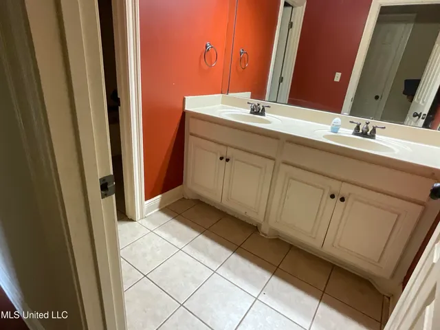 $279,900 | 221 Pearlie Owens Drive, Byram, MS 39272