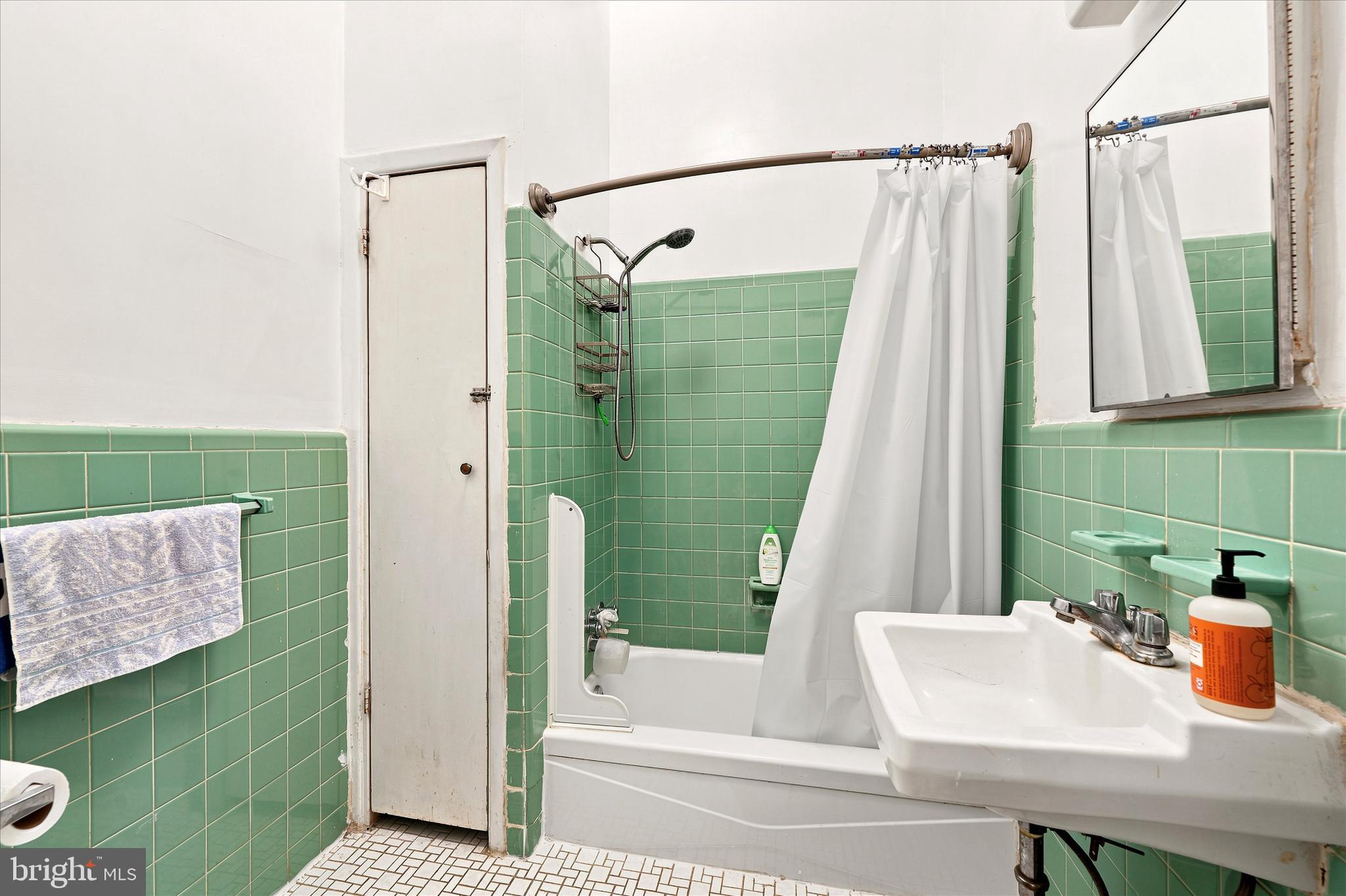 1807 Spruce Street, Unit 2R Philadelphia, PA 19103 - Photo 12 of 15