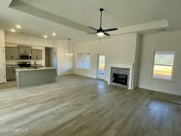 $373,800 | 214 Farley Road, Byhalia, MS 38611