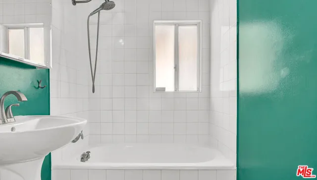 $3,200 | 6180 Oak Crest Way, Los Angeles, CA 90042