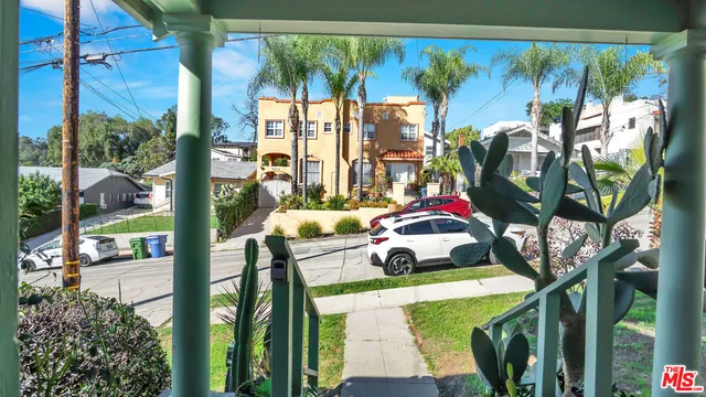 $3,200 | 6180 Oak Crest Way, Los Angeles, CA 90042