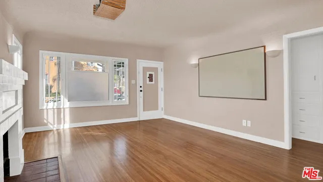 $3,200 | 6180 Oak Crest Way, Los Angeles, CA 90042