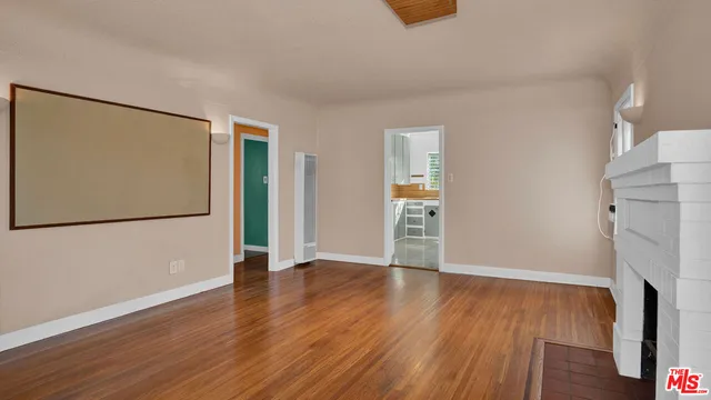 $3,200 | 6180 Oak Crest Way, Los Angeles, CA 90042