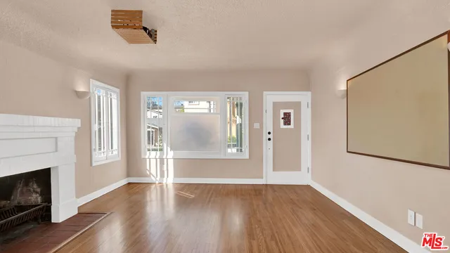 $3,200 | 6180 Oak Crest Way, Los Angeles, CA 90042