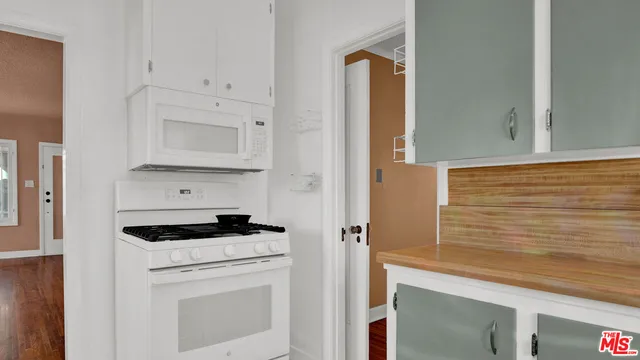 $3,200 | 6180 Oak Crest Way, Los Angeles, CA 90042