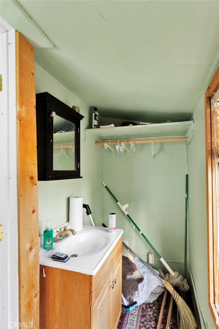 14415 Erie Road Apple Valley, CA 92307 - Photo 48 of 61 a bathroom with a sink mirror and a bathtub