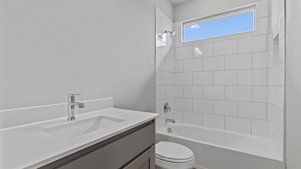 729 Soaring Hawk Drive Aledo, TX 76008 - Photo 28 of 38 a bathroom with a sink a toilet and bathtub