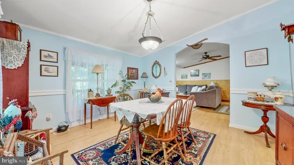 a very nice looking dining room with lots of tables and chairs