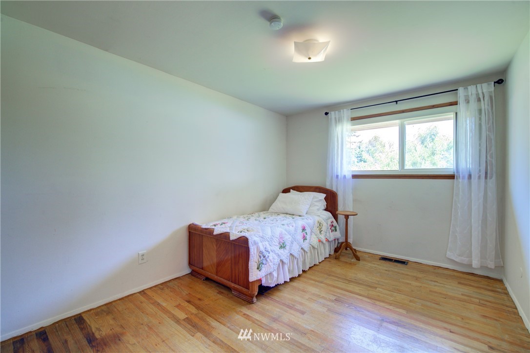 864 Southwest 127th Street Seattle, WA 98146 - Photo 11 of 20 Gallery Image 11